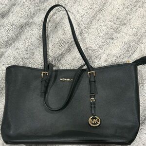 Barely used Michael Kors bag, big enough to put a laptop in